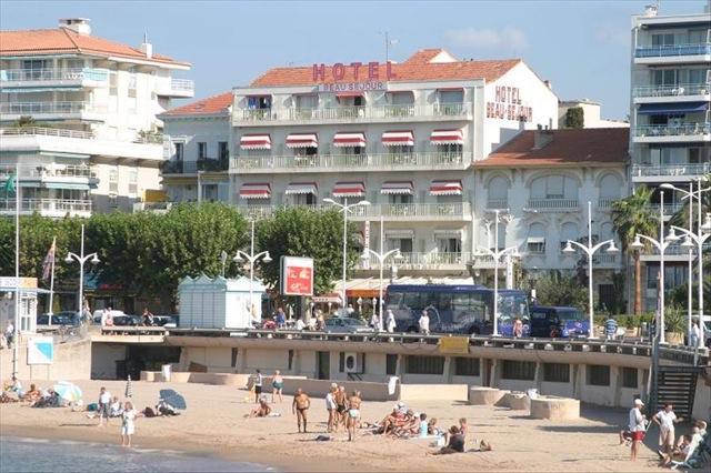 Hotel in Saint-Raphaël just by the sea